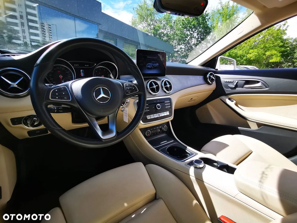 Mercedes-Benz GLA 250 7G-DCT UrbanStyle Edition - 4
