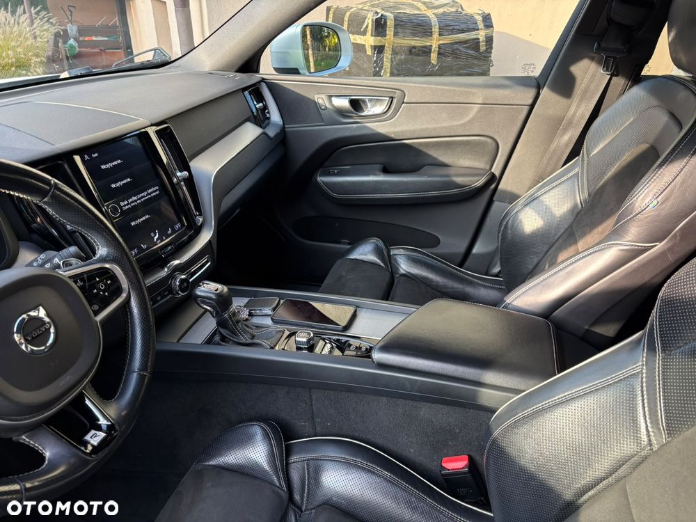 Volvo XC 60 T5 AWD R-Design - 23