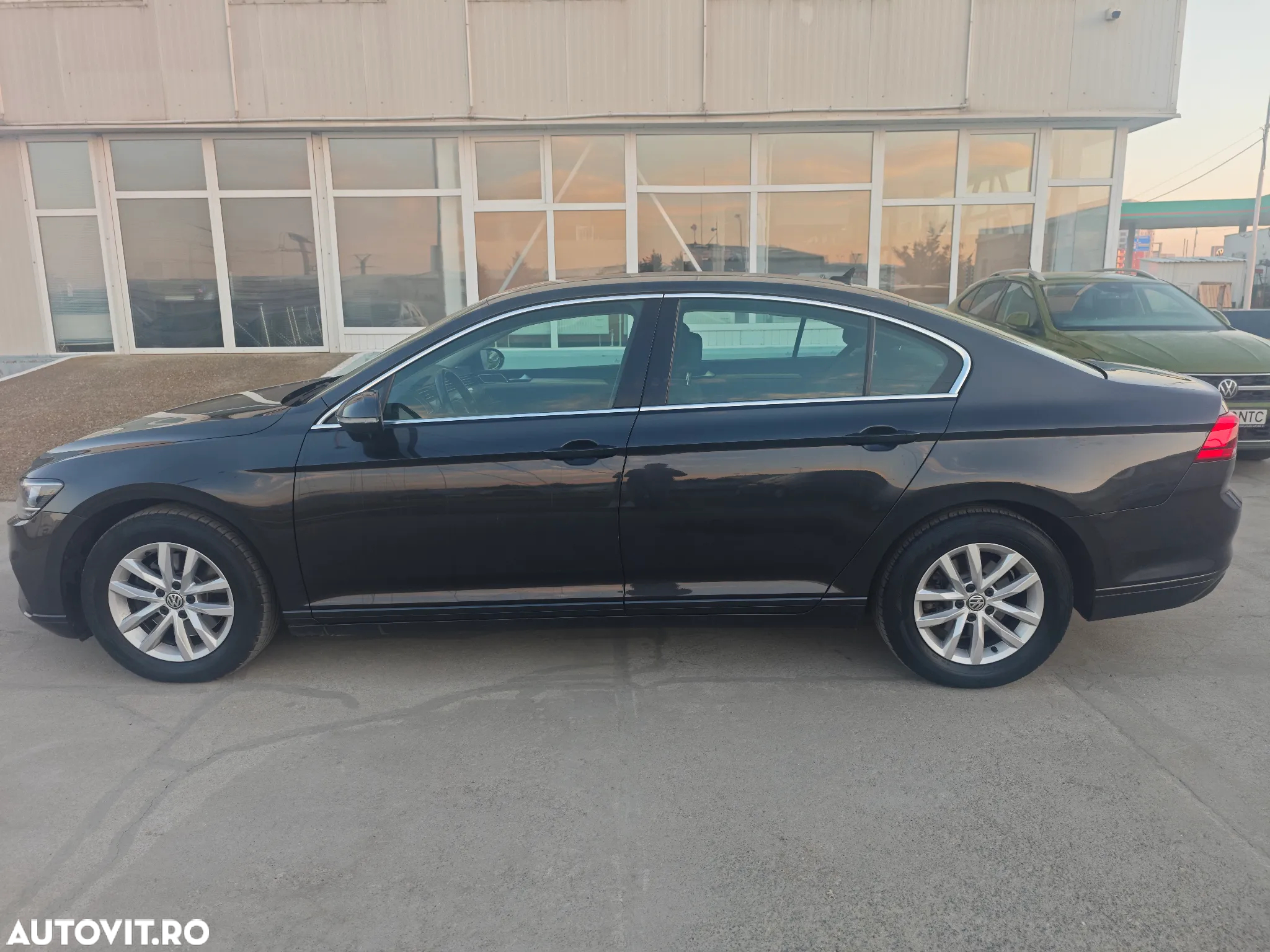 Volkswagen Passat 2.0 TDI DSG Comfortline - 4