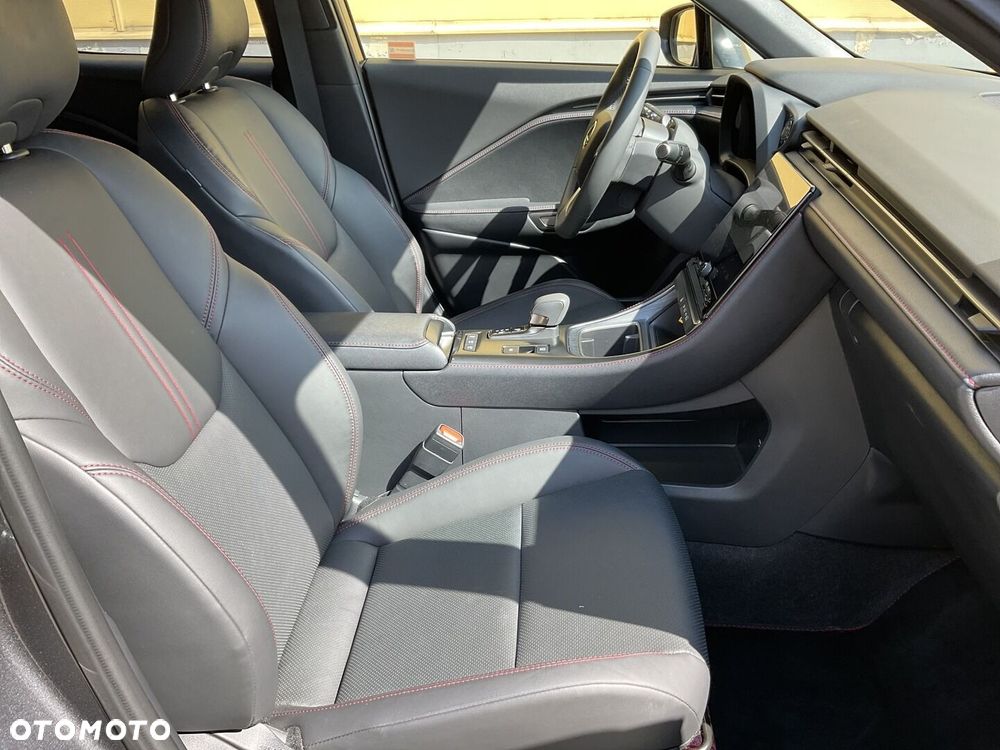 Lexus LBX 1.5 Hybrid Emotion - 11