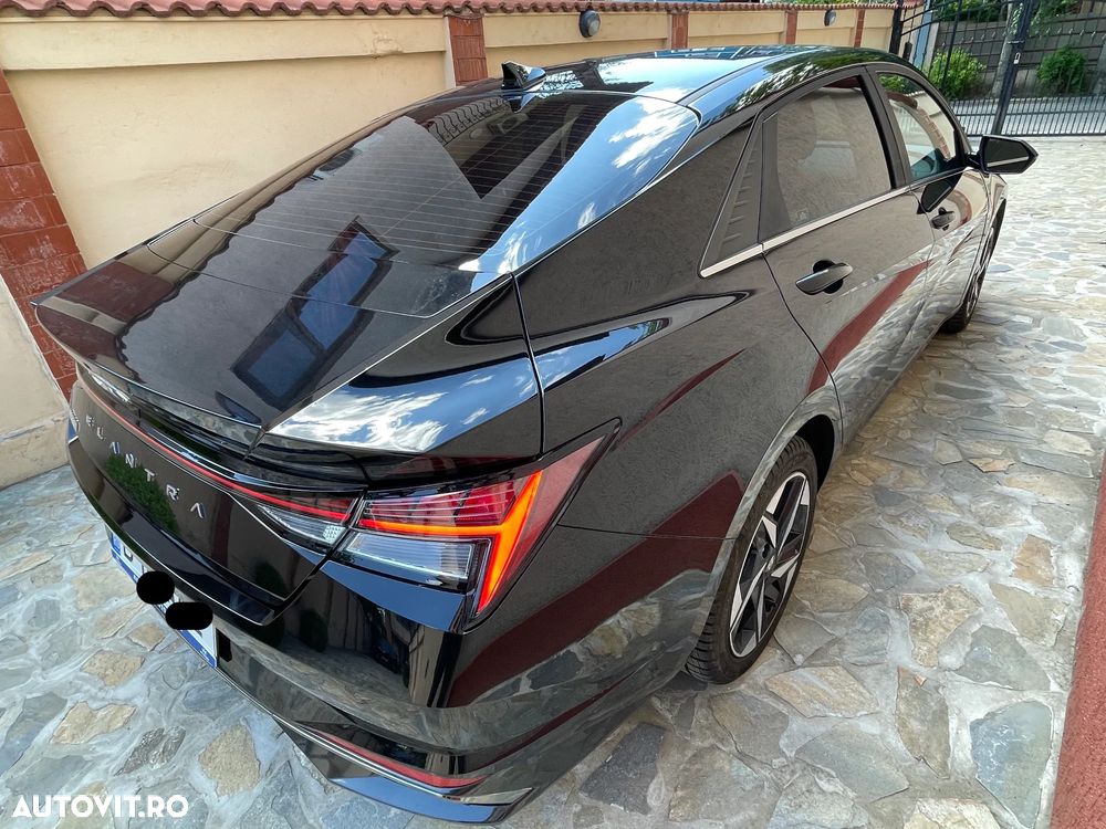 Hyundai Elantra 1.6 l 123 CP 6MT Exclusive - 3