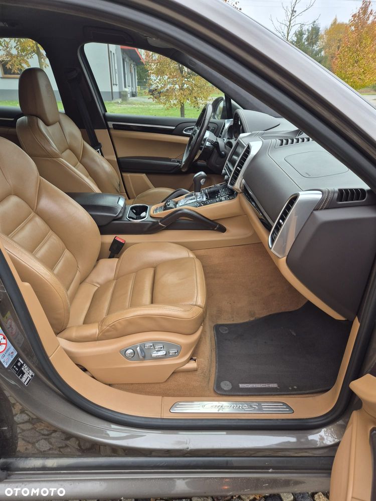 Porsche Cayenne - 23