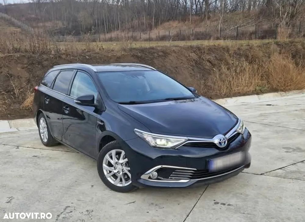 Toyota Auris 1.8 L VVT-i HSD Sol + - 2