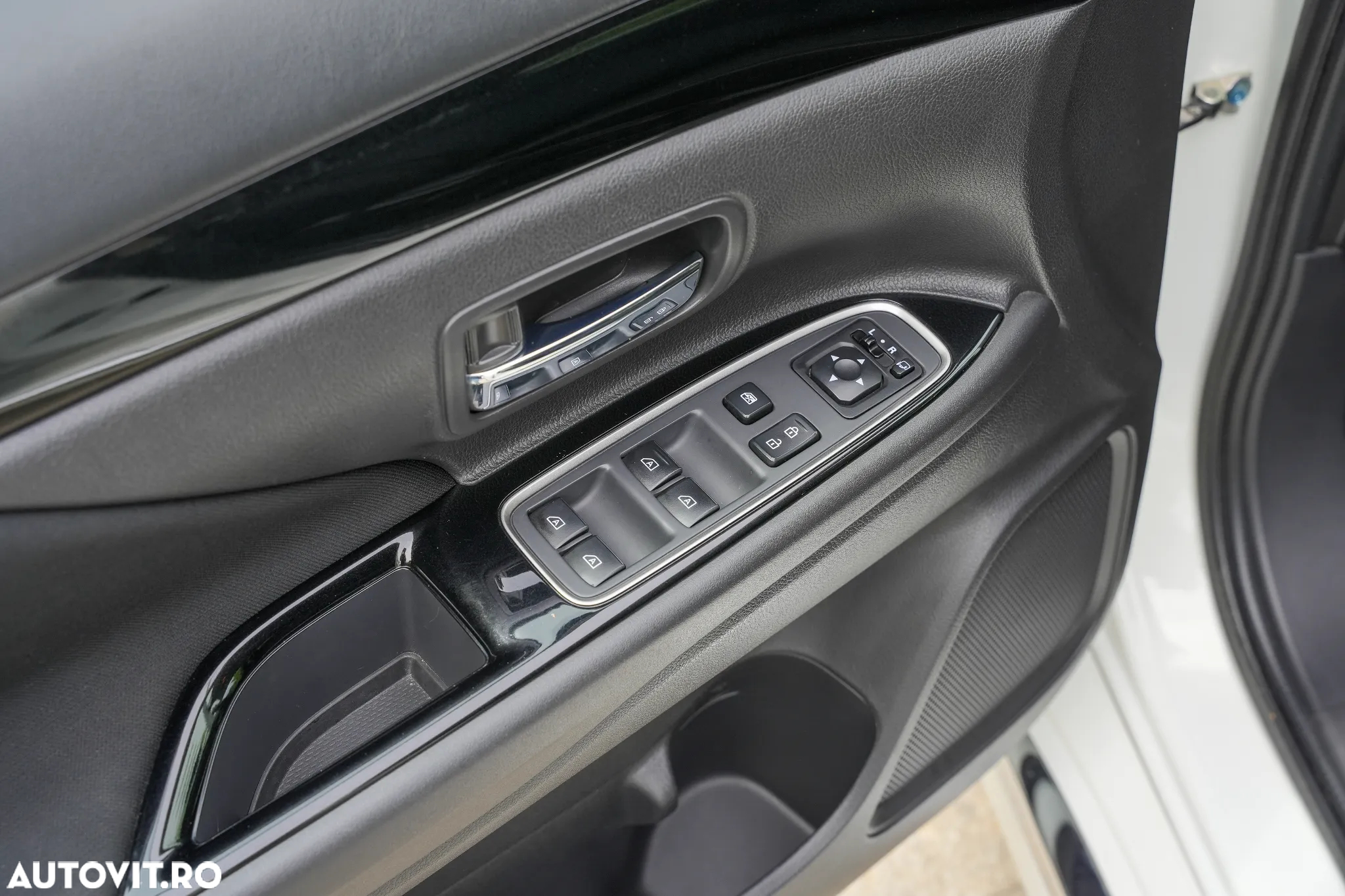 Mitsubishi Outlander PHEV 2.4 L 4X4 Invite - 7