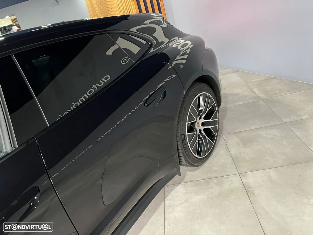 Porsche Taycan Sport Turismo - 13