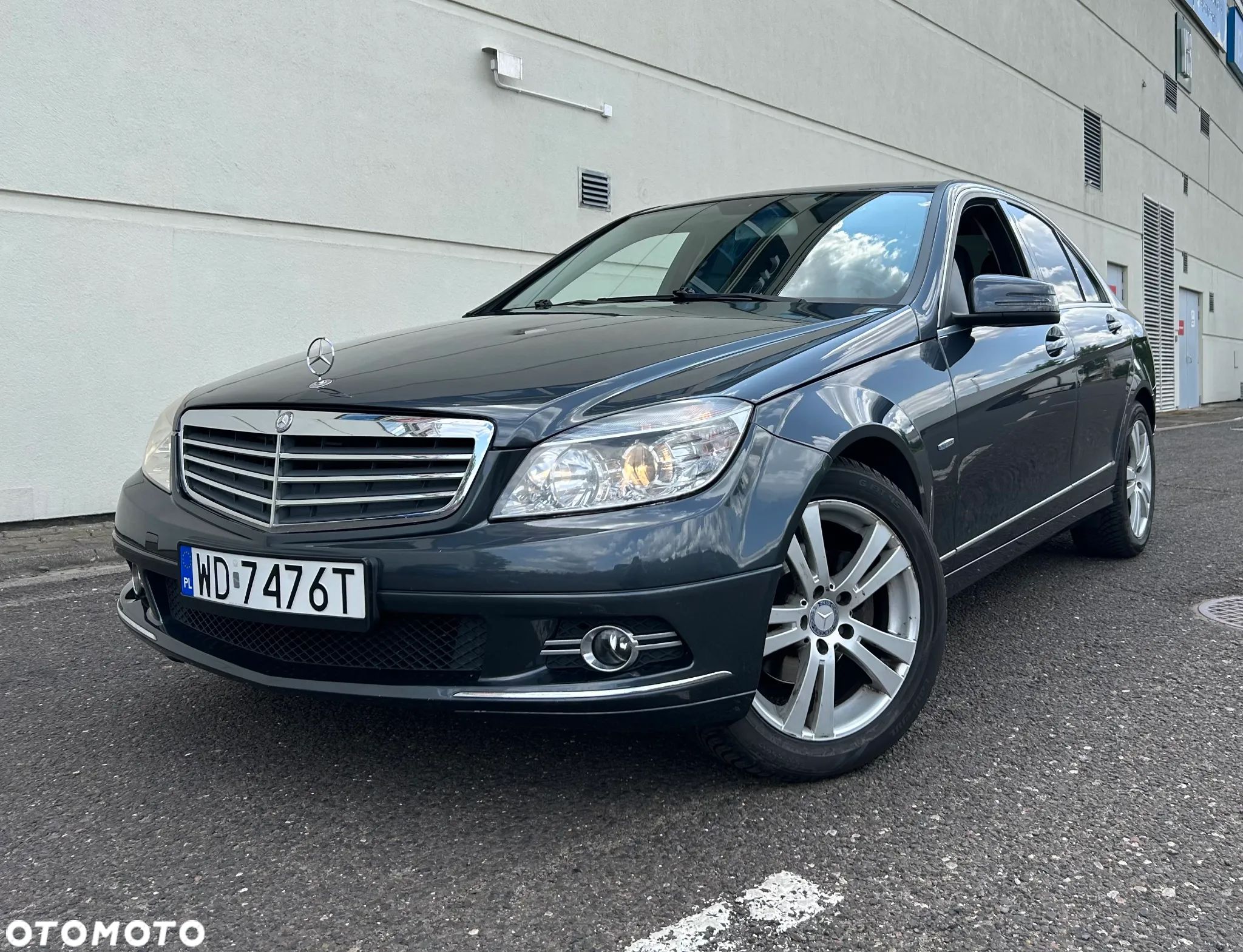 Mercedes-Benz Klasa C 180 CGI BlueEFFICIENCY Avantgarde - 1