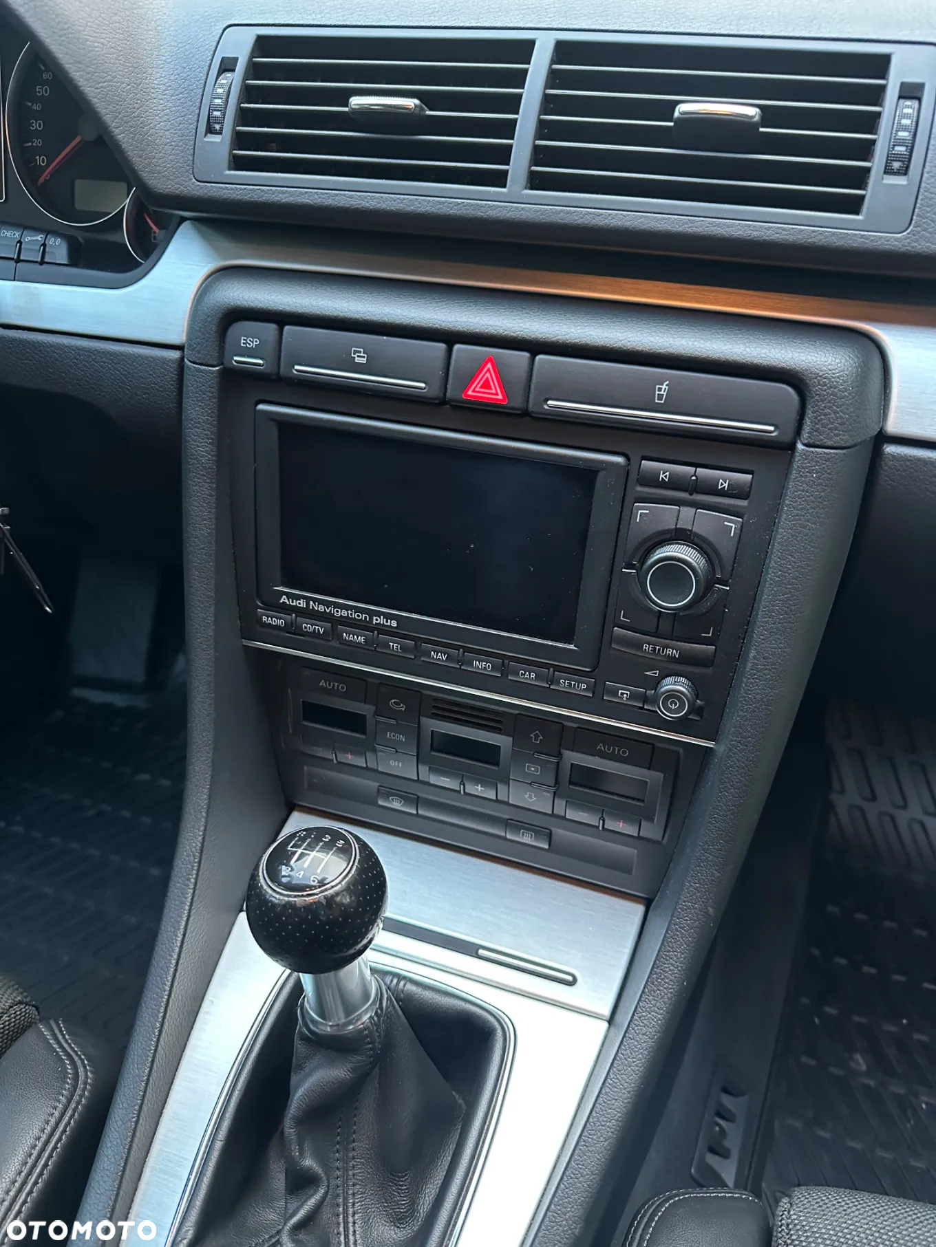Audi A4 2.0T FSI - 20