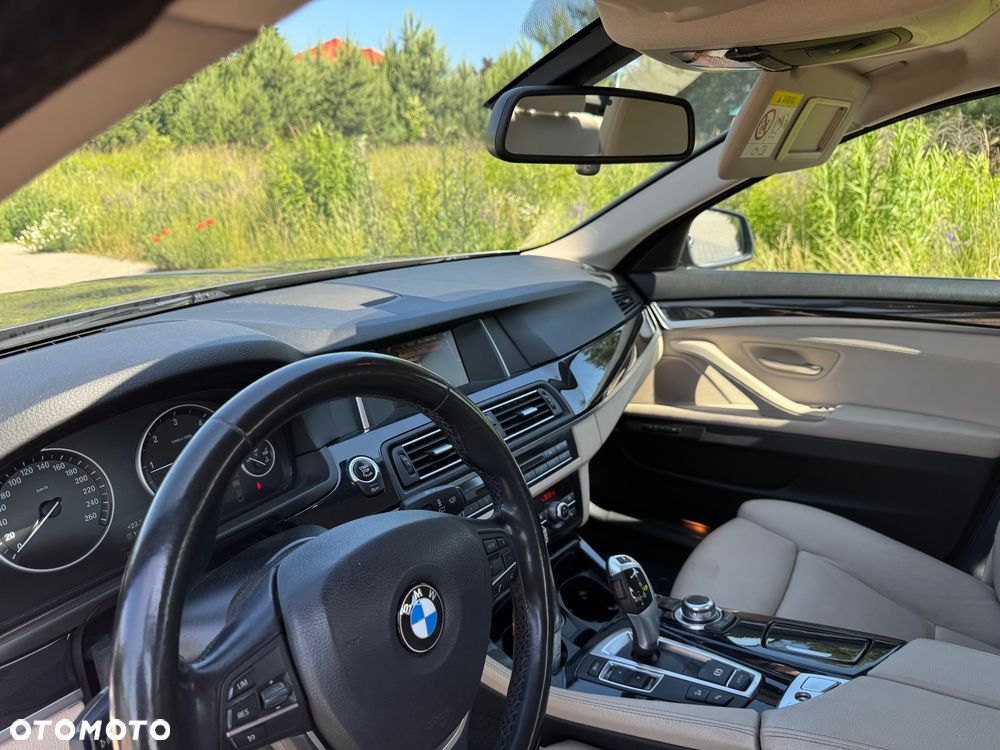 BMW Seria 5 520d xDrive - 13