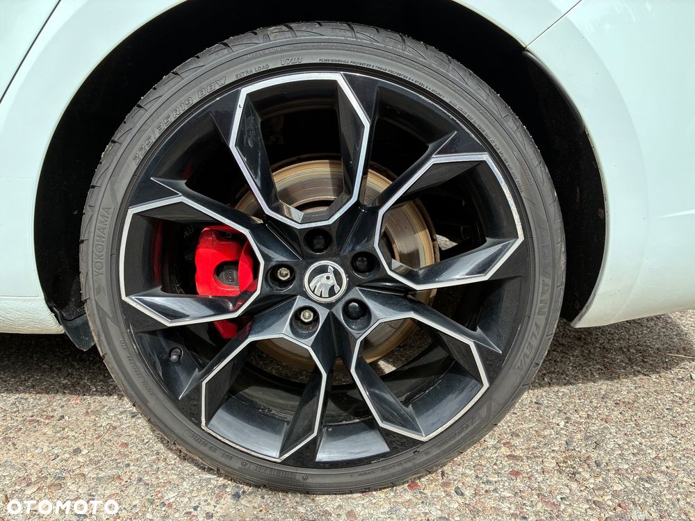 Skoda Octavia 2.0 TSI RS Challenge 245 DSG - 17
