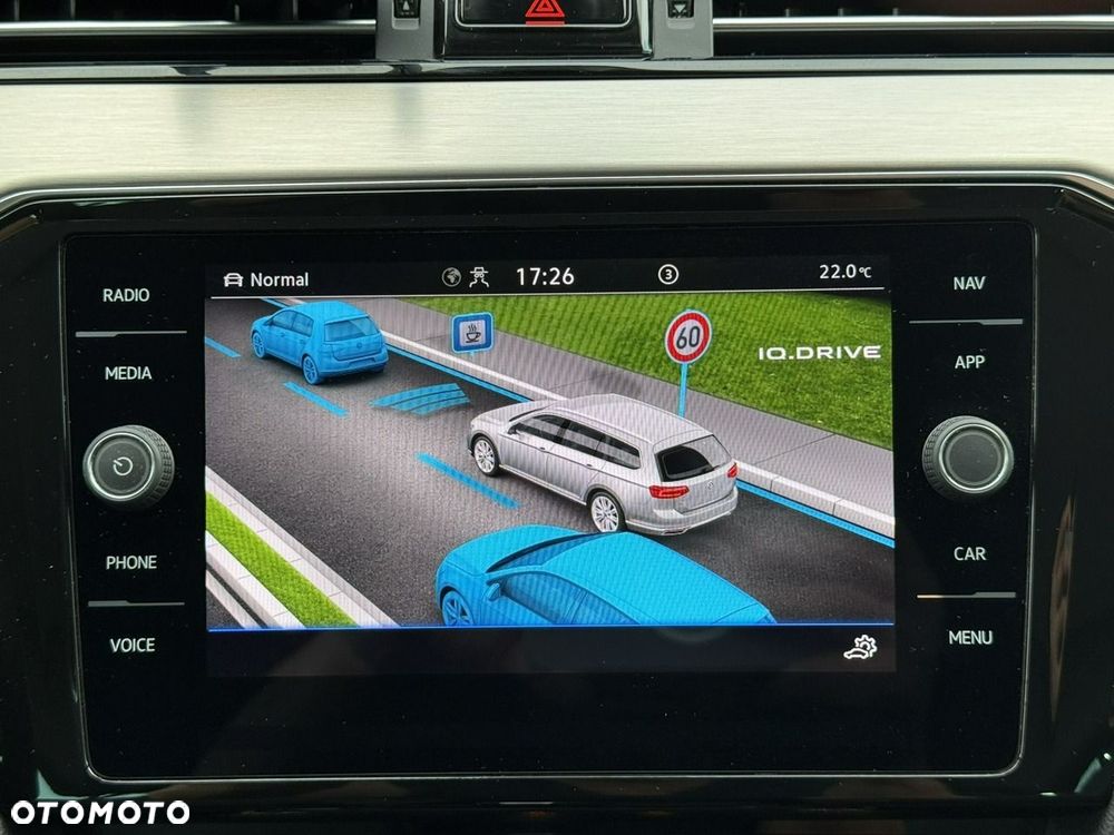 Volkswagen Passat Variant 2.0 TDI Elegance DSG - 29