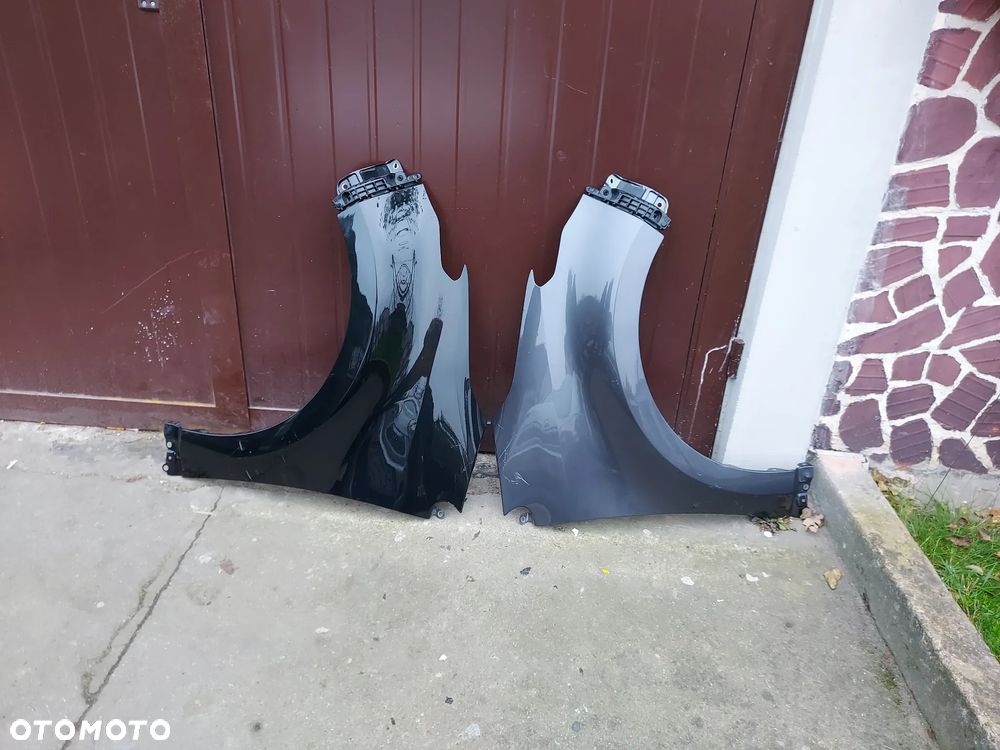 Toyota Yaris IV 20- Błotnik Przód L+R+Ślizg Ładne