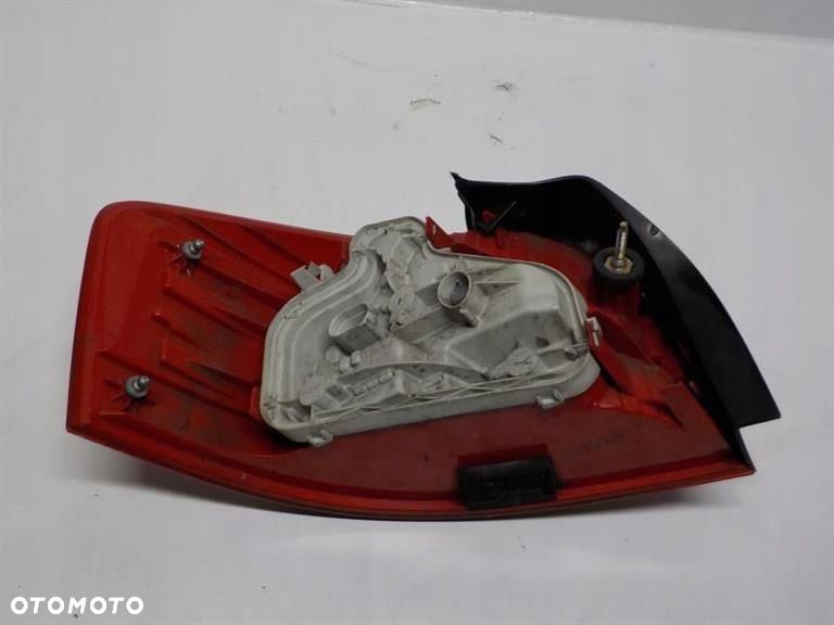 AUDI A3 II 8P 3D LAMPA PRAWA TYŁ TYLNA - 3