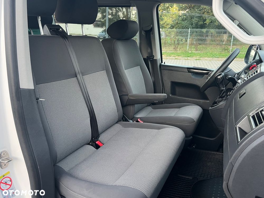 Volkswagen Caravelle - 9