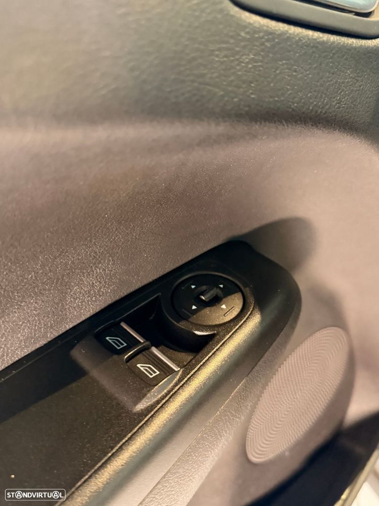 Ford Tourneo Courier 1.0 EcoBoost Titanium - 28