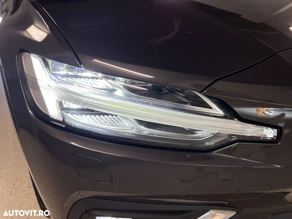 Volvo S60 B4 MHEV AT Plus Dark - 27