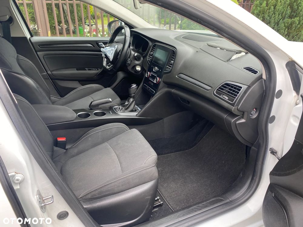 Renault Megane 1.5 Blue dCi Intens - 9