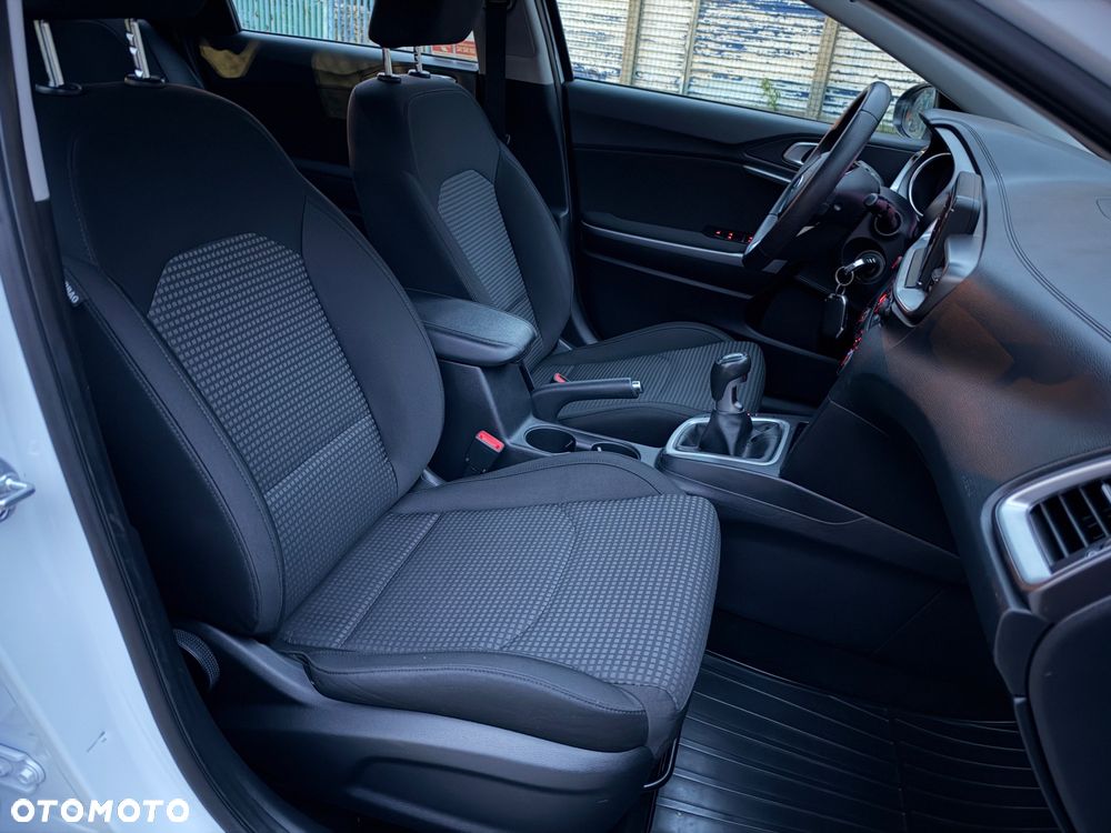 Kia Ceed 1.6 CRDi SCR M - 8