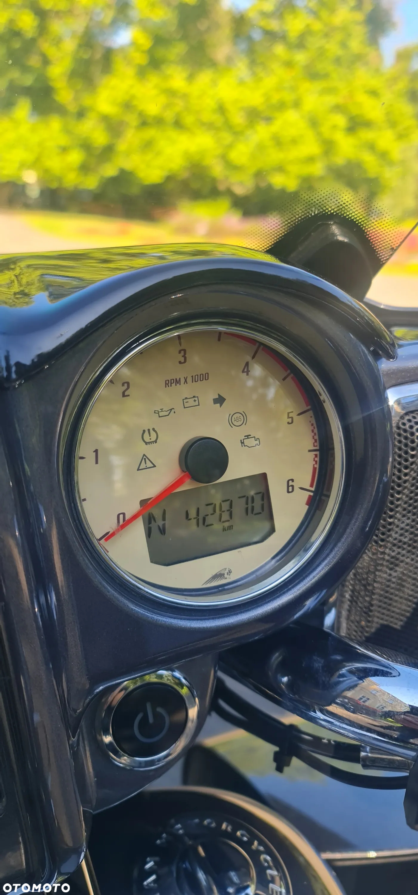 Indian Roadmaster - 8