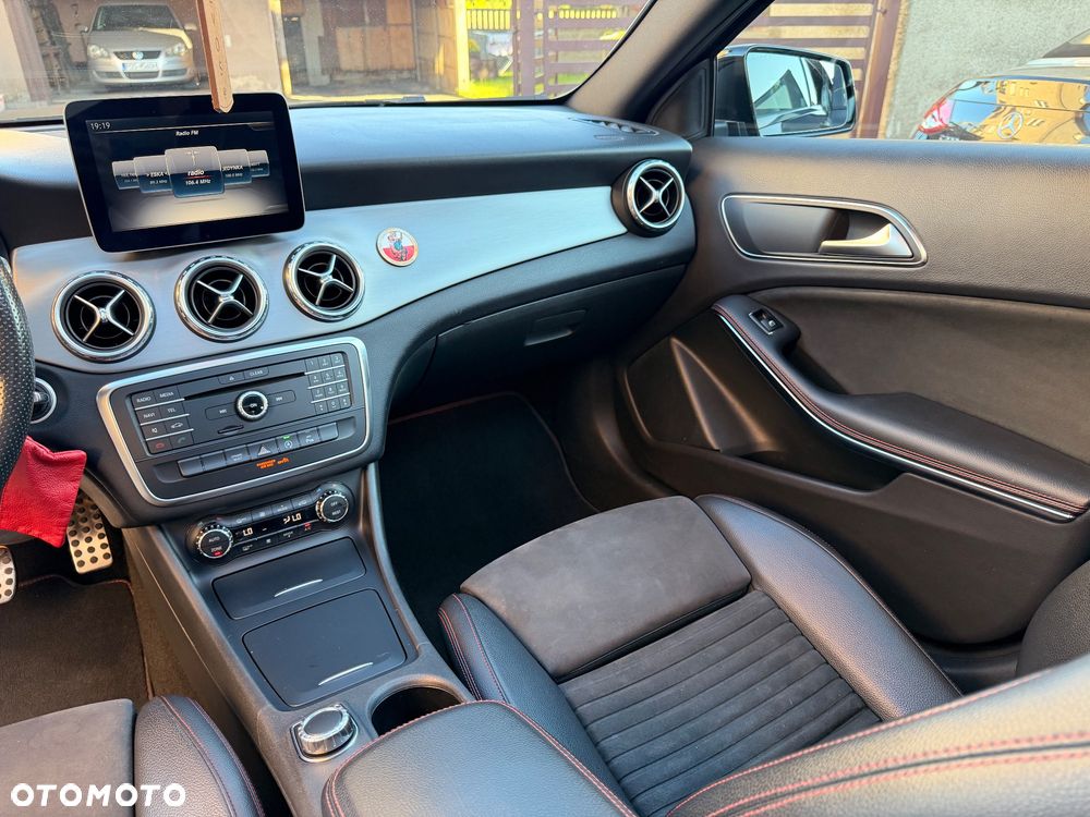 Mercedes-Benz GLA 200 (CDI) d 7G-DCT AMG Line - 11