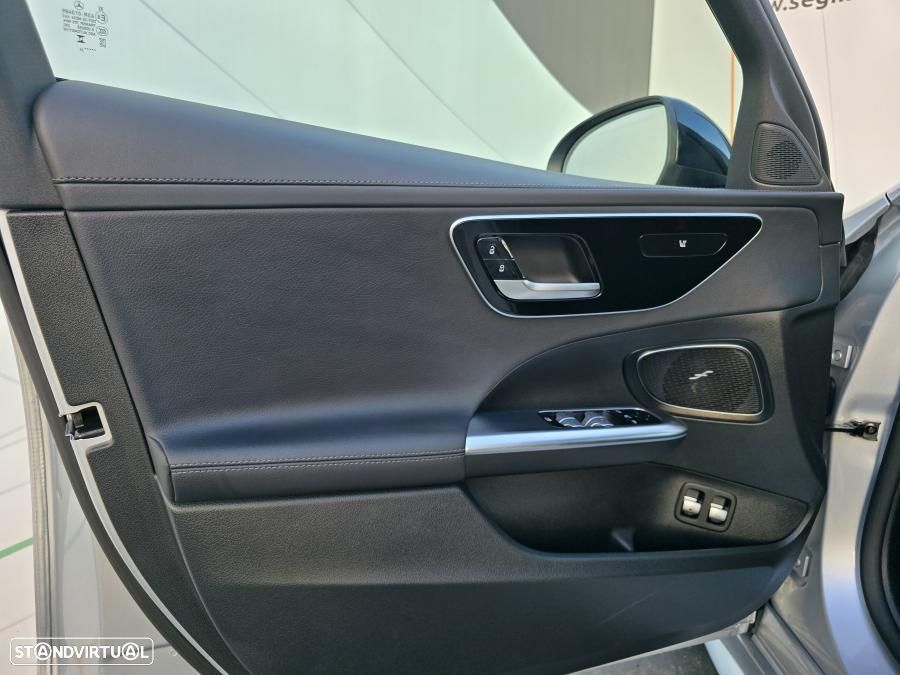 Mercedes-Benz C 300 e T 9G-TRONIC AMG Line - 13