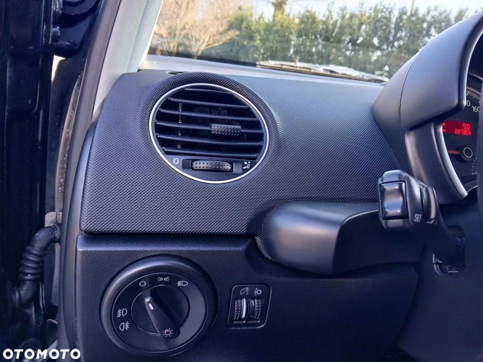 Volkswagen New Beetle - 13