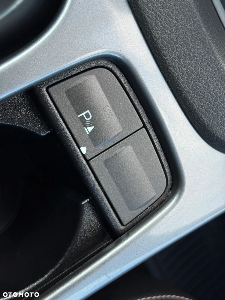 Ford Kuga - 37