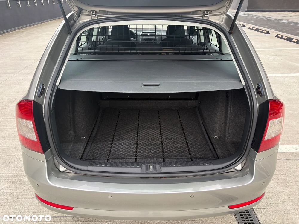 Skoda Octavia 1.6 Ambiente EU5 - 9