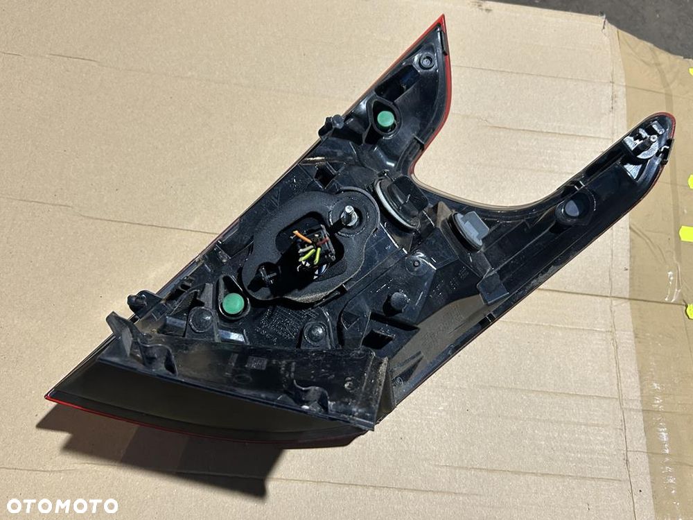 lampa prawa prawy tył tylna Peugeot 308 II T9 HB 9677817580 - 11