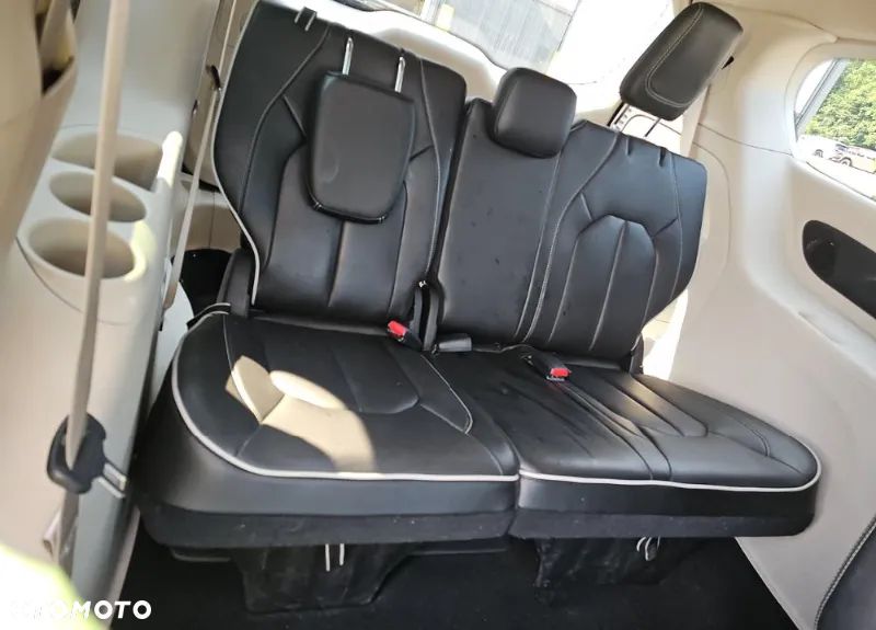 Chrysler Pacifica - 12