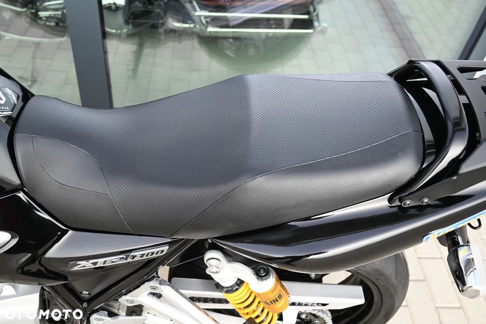 Yamaha XJR - 13