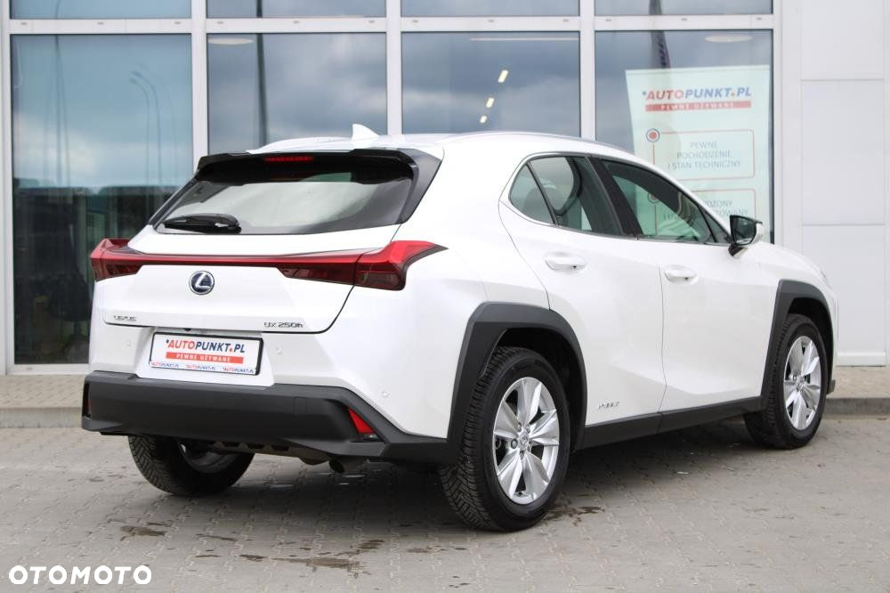 Lexus UX - 4