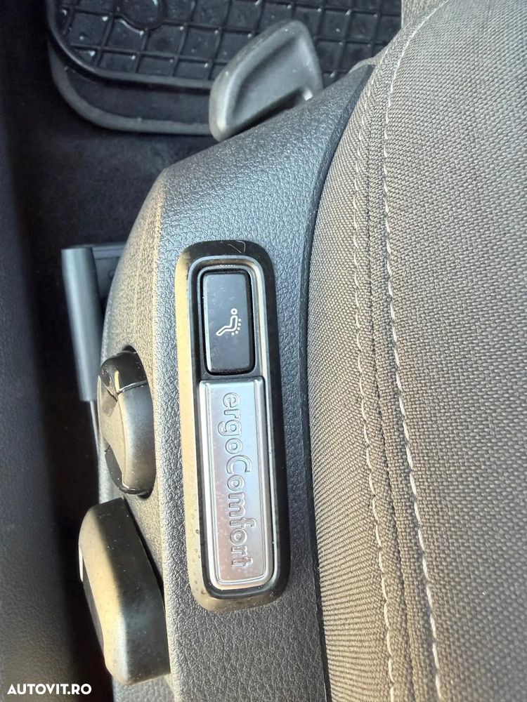 Volkswagen Passat 2.0 TDI DSG Comfortline - 27