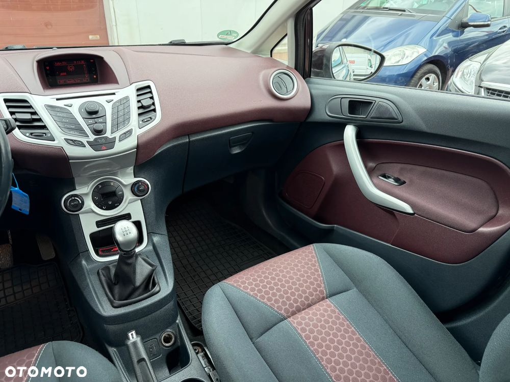 Ford Fiesta 1.25 Celebration - 24