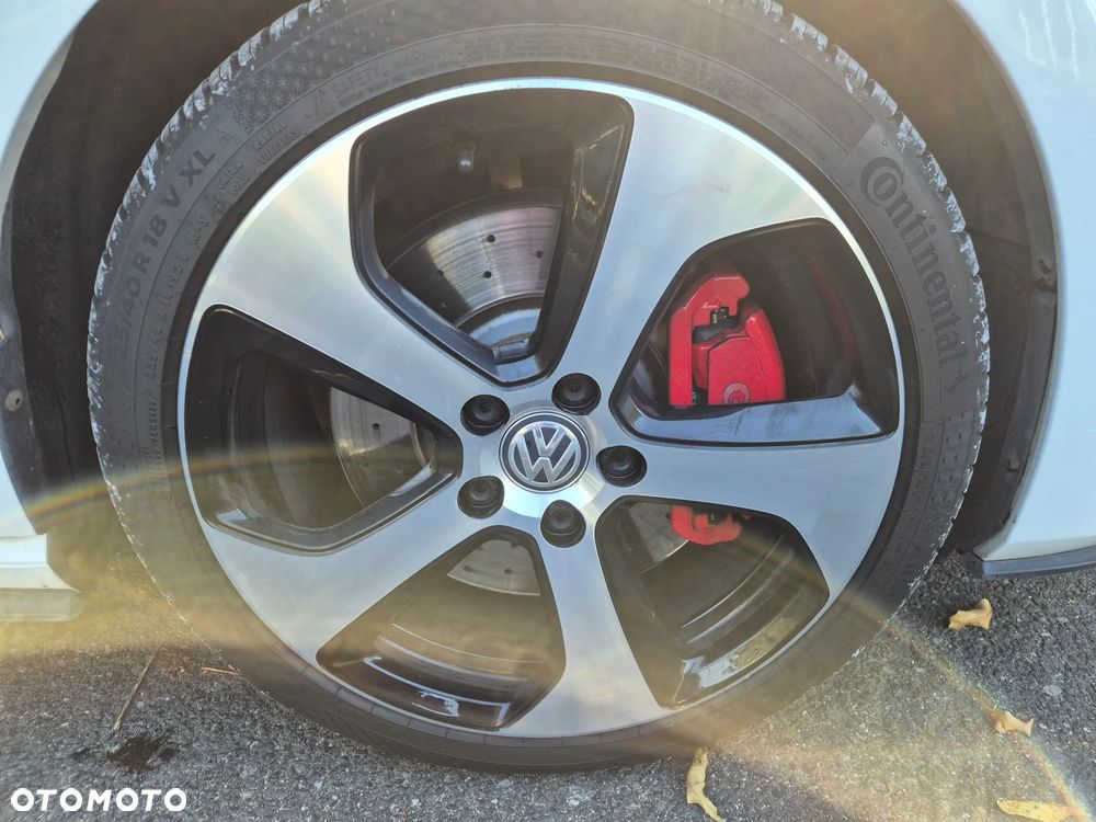 Volkswagen Golf - 24