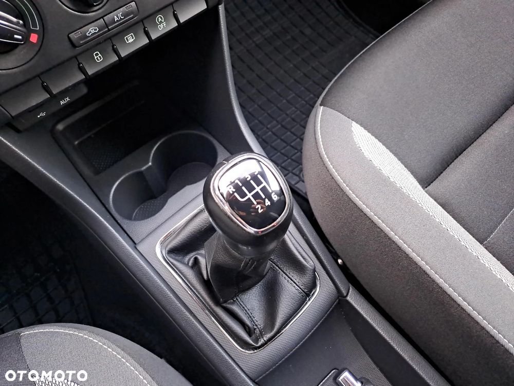 Skoda RAPID 1.2 TSI Ambition - 17