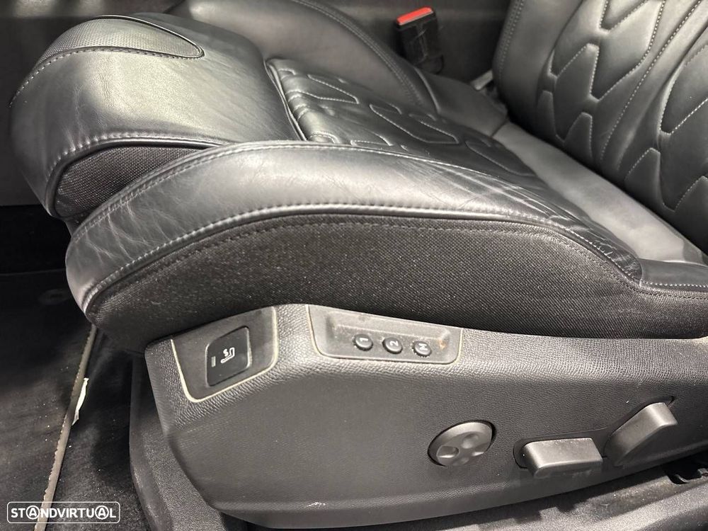 Peugeot 3008 1.6 Hybrid4 GT Pack e-EAT8 - 23