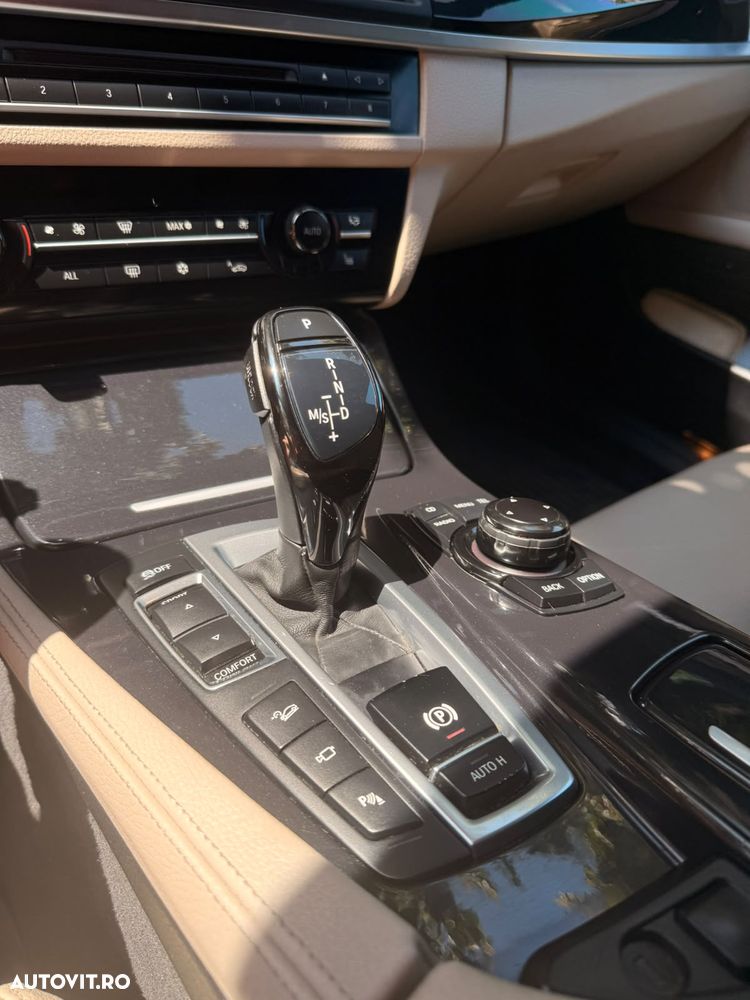 BMW Seria 5 525d xDrive AT - 22