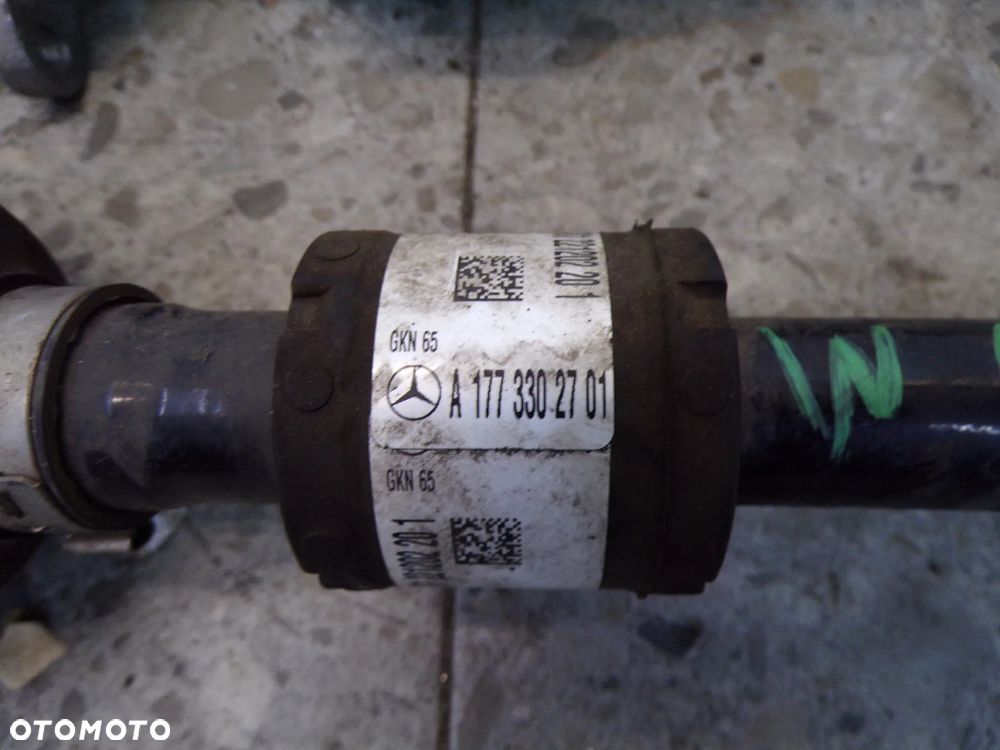 PÓŁOŚ LEWA MERCEDES W177 1.3 - 3