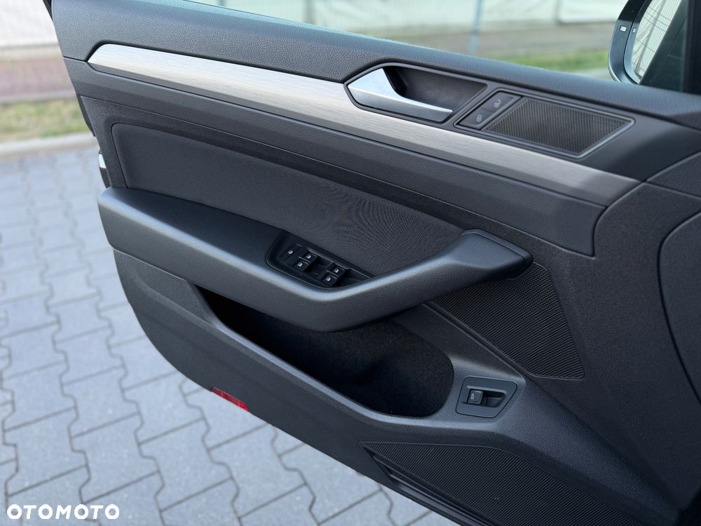 Volkswagen Passat 1.5 TSI EVO Business - 34