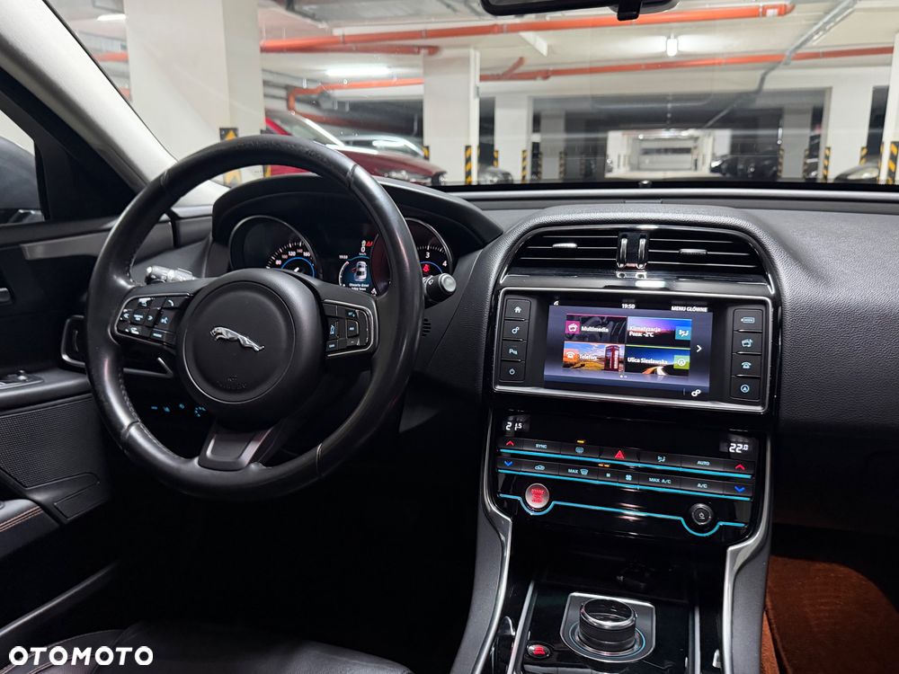 Jaguar XE 20d AWD Pure - 6
