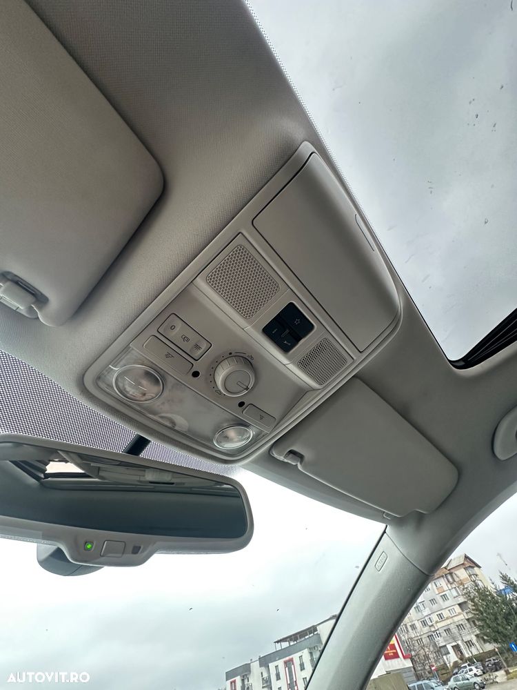 Volkswagen Golf 2.0 TDI DPF Style - 18