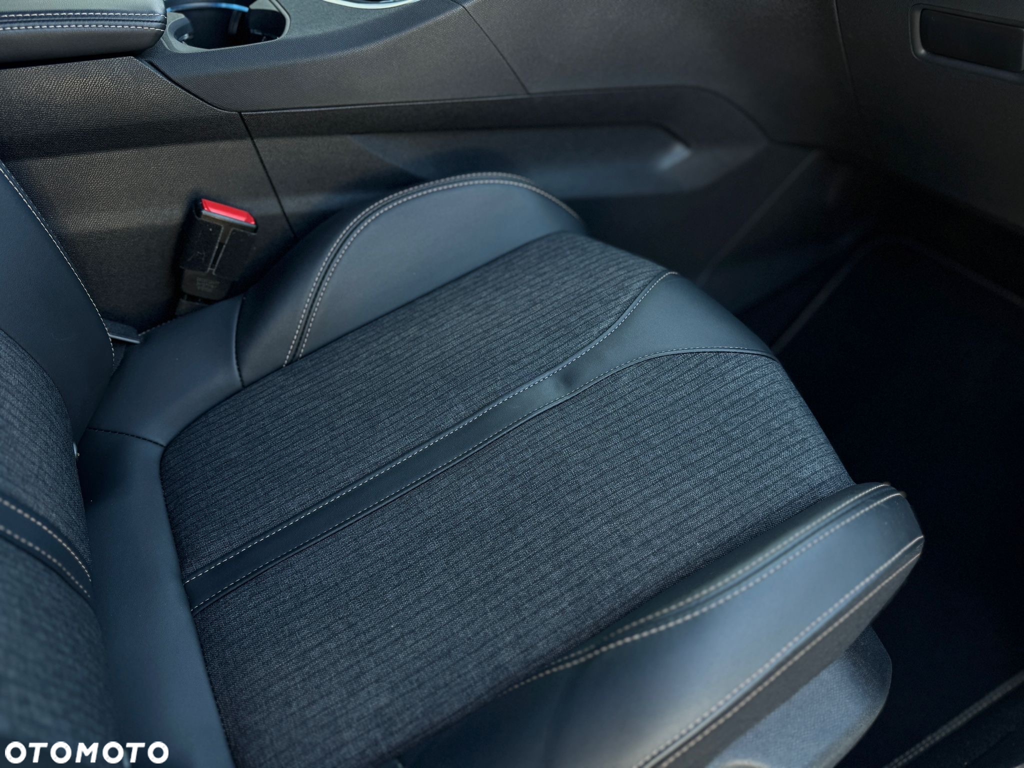 Peugeot 3008 1.6 PureTech HYbrid GT Line S&S EAT8 - 16