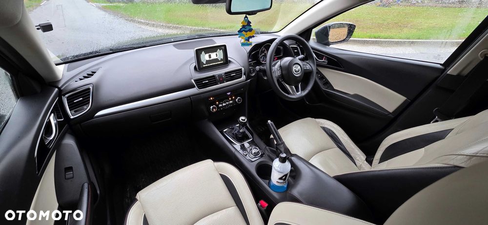 Mazda 3 - 8