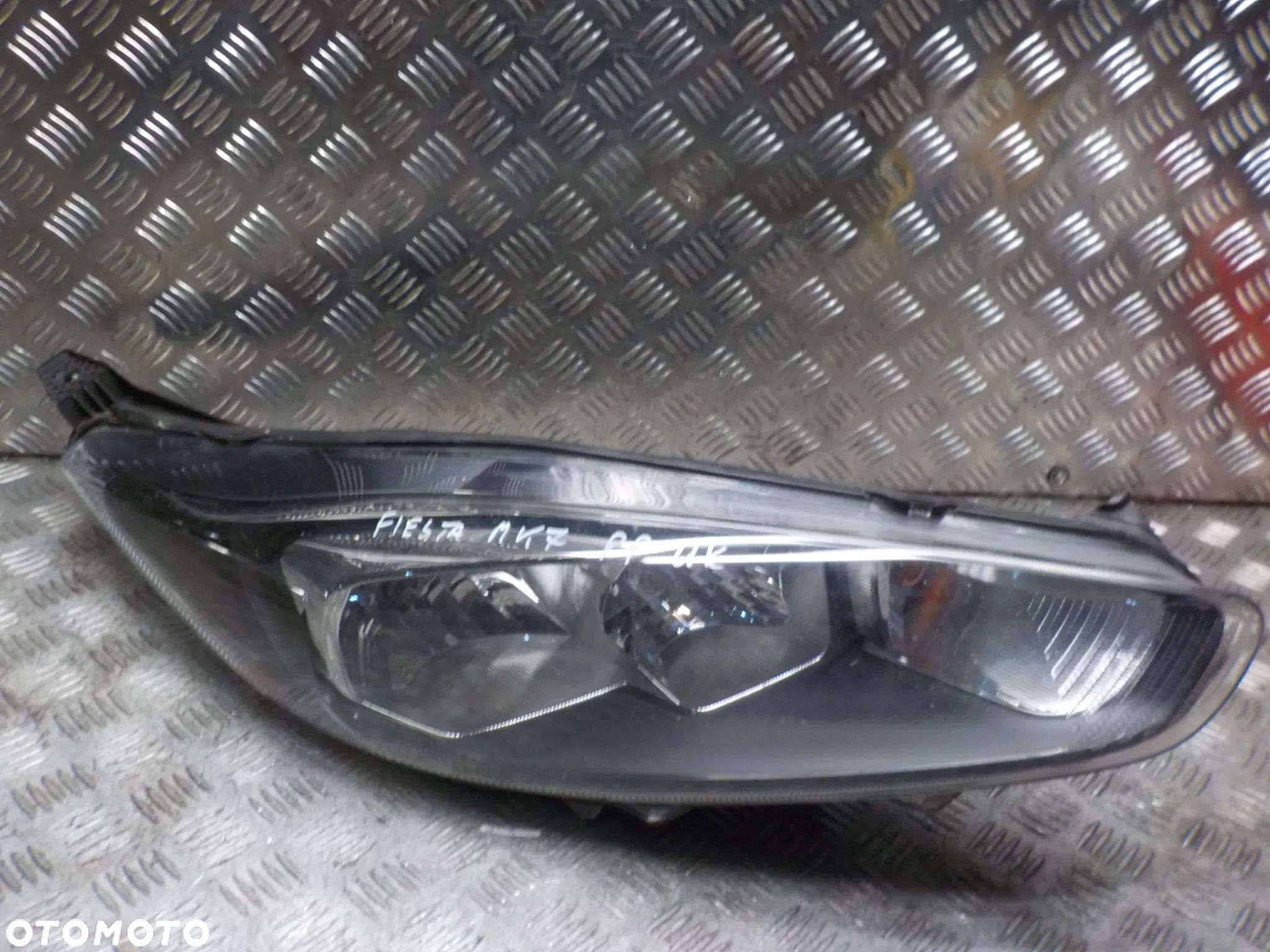 FORD FIESTA MK7 LAMPA PRAWA PRZÓD WERSJA ANGIELSKA - 1