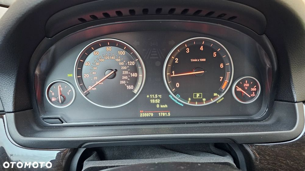 BMW Seria 5 528i xDrive Sport-Aut Luxury Line - 33