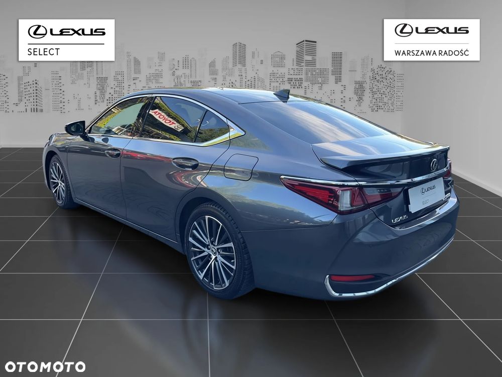 Lexus ES 300h Business Edition - 4