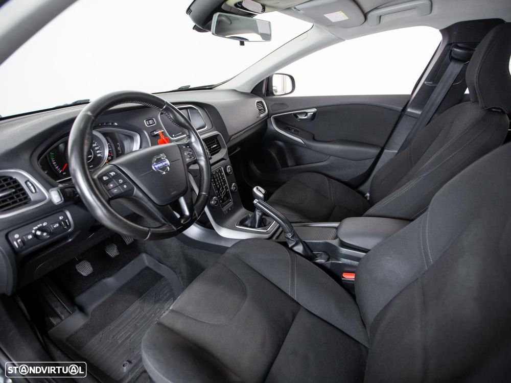 Volvo V40 Cross Country - 6