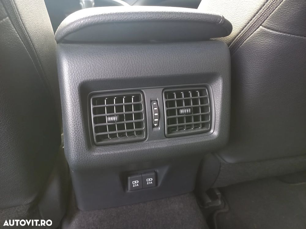 Toyota Camry 2.5 Hybrid Business - 12