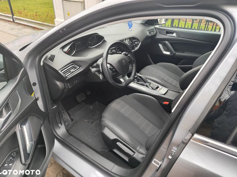 Peugeot 308 1.2 PureTech Allure Pack S&S EAT8 - 10