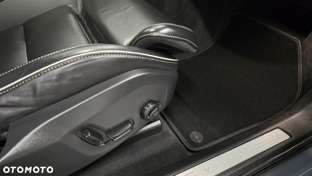 Volvo XC 60 B4 D Ultimate Dark - 21